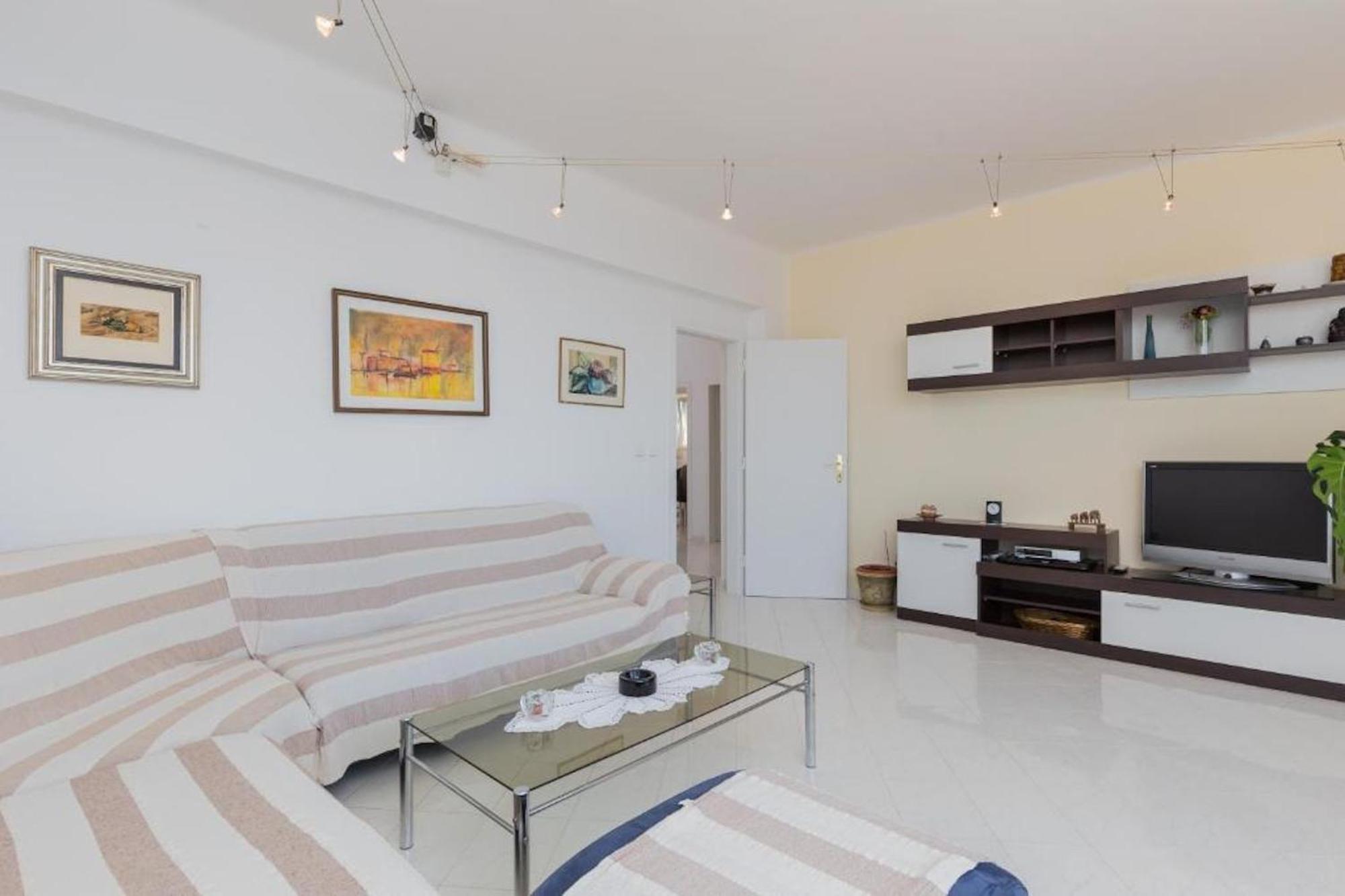 Apartma Rea
