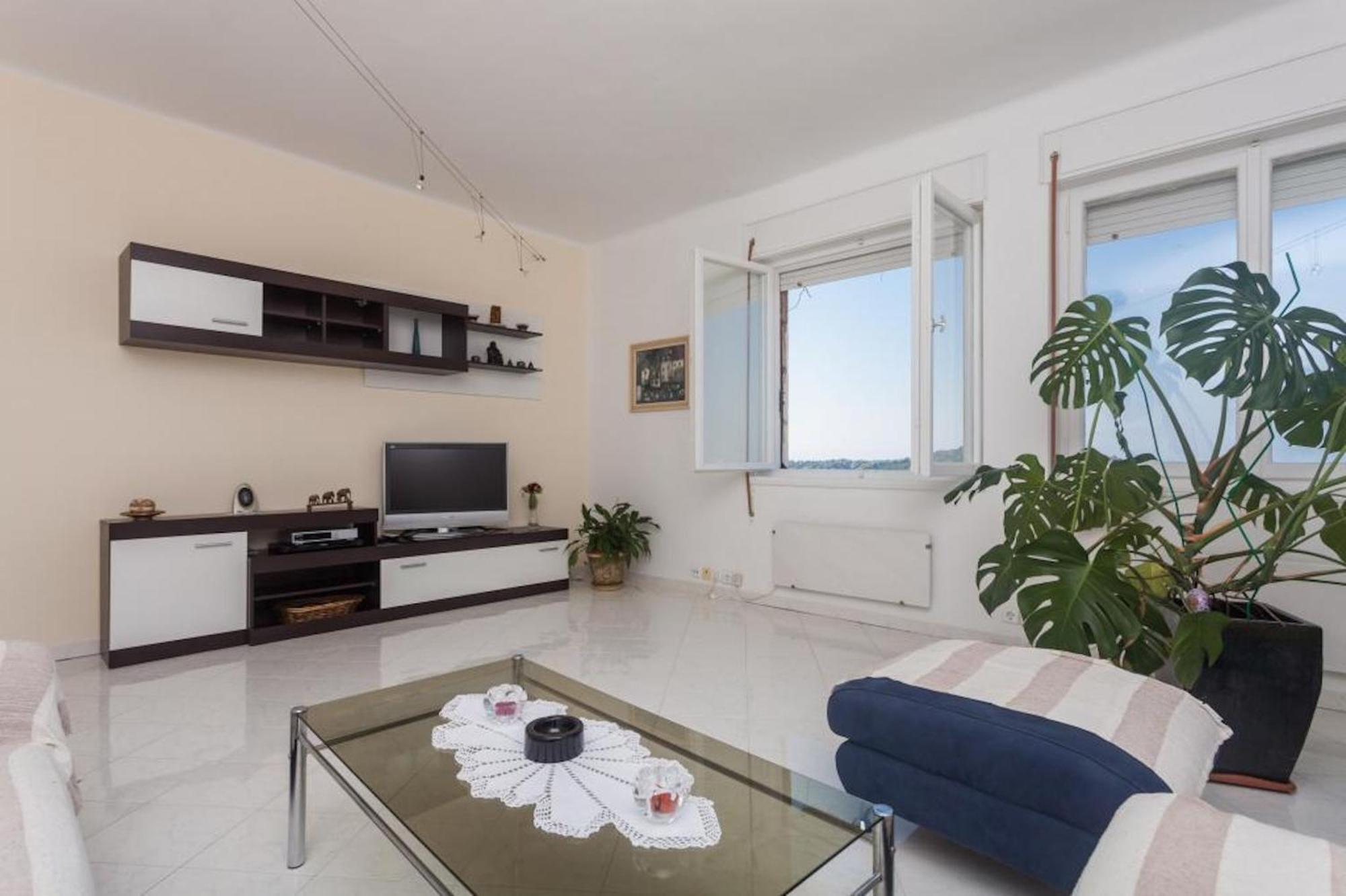 Apartma Rea